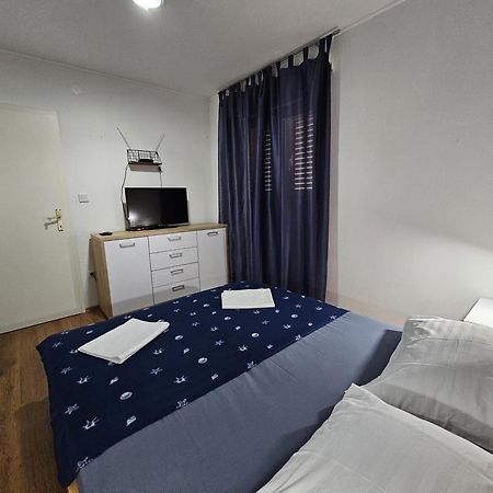 Modern Apartment Nikola In A Quiet Area Kaštel Stari Esterno foto