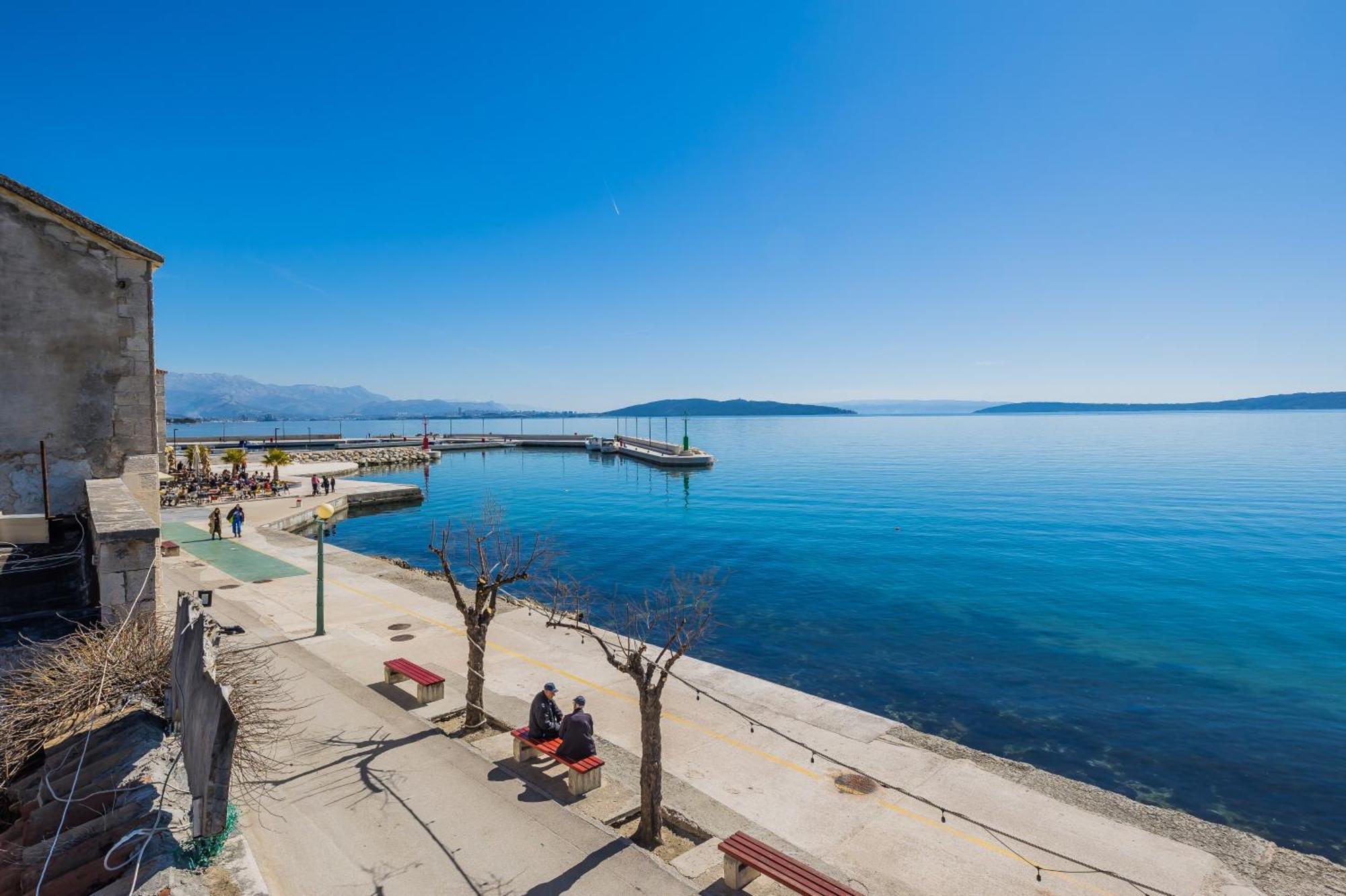 Modern Apartment Nikola In A Quiet Area Kaštel Stari Esterno foto
