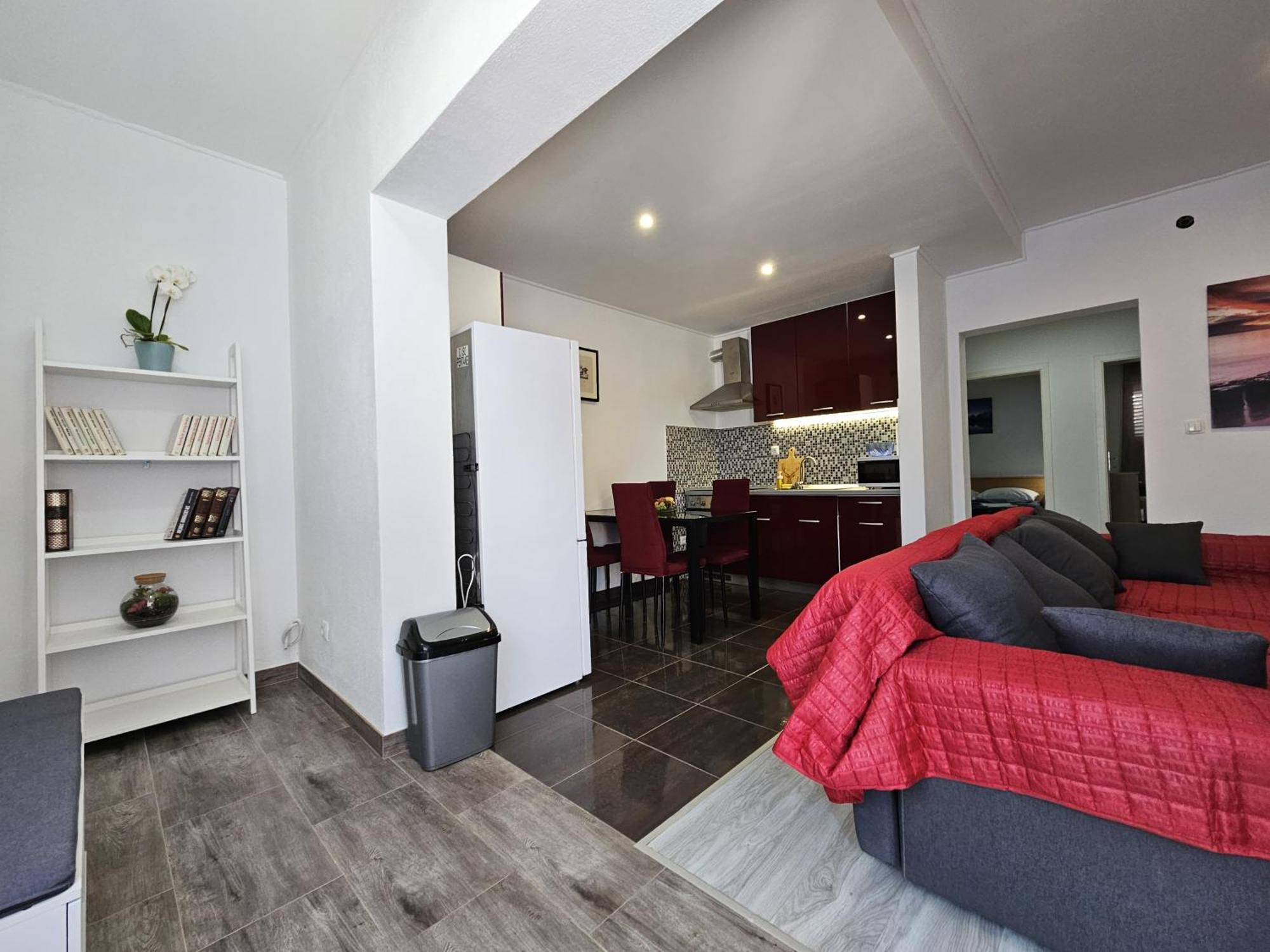 Modern Apartment Nikola In A Quiet Area Kaštel Stari Esterno foto